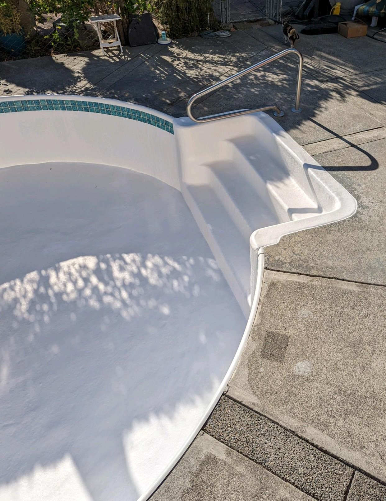 Vinyl pool resurfacing